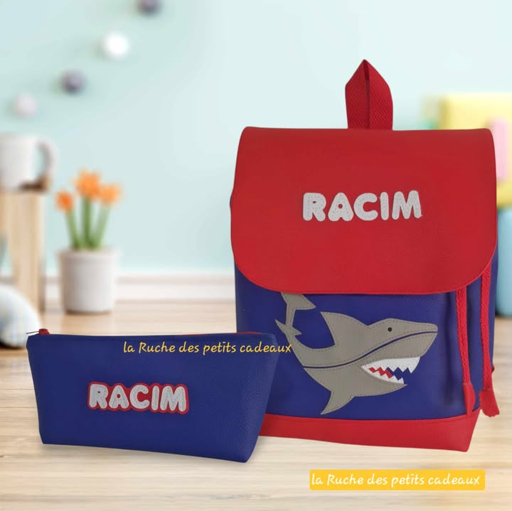 SAC A DOS AU MOTIF REQUIN+TROUSSE